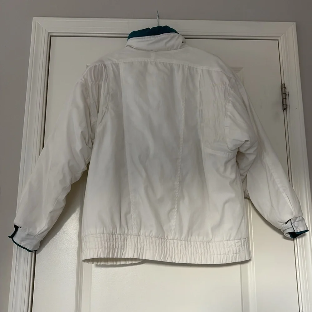 Pacer Women’s White with Green Accents Vintage Puffy Snow Ski Jacket - Picture 4 of 6